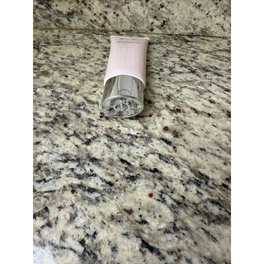 Dior Miss Dior Shimmering Rose Soft Body Gel 2.5 fl oz - Pink - Picture 2 of 3